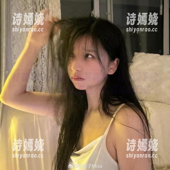 特软儿Sona的泳衣写真集：在水面下的真实浮沈，分享那些不太成熟的想法