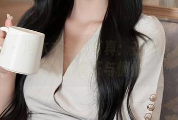 秀人网 – 冯木木全套写真：在死库水里玩水花的快乐与惆怅