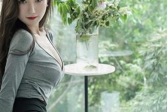 秀人网 – 泳池里的轻松时刻，夏可馨amii惹谁爱？图库里，下载就是清爽！