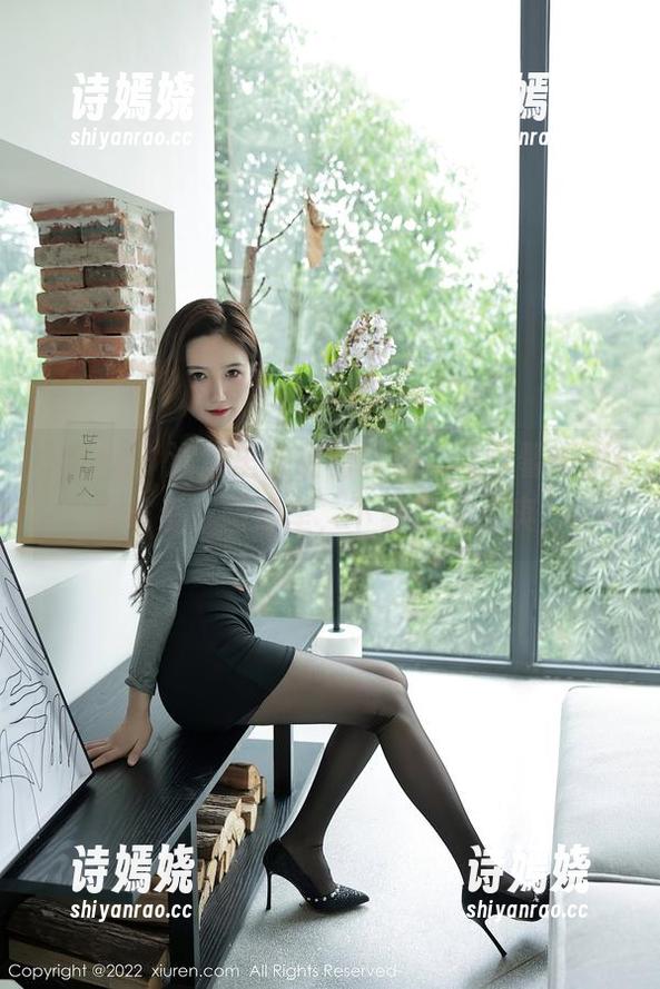 秀人网 - 泳池里的轻松时刻，夏可馨amii惹谁爱？图库里，下载就是清爽！