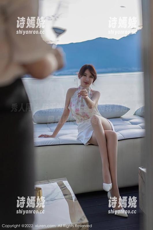 秀人网 - 杨玉奴×裤里丝：别样私拍，瞬间点燃你的好奇！