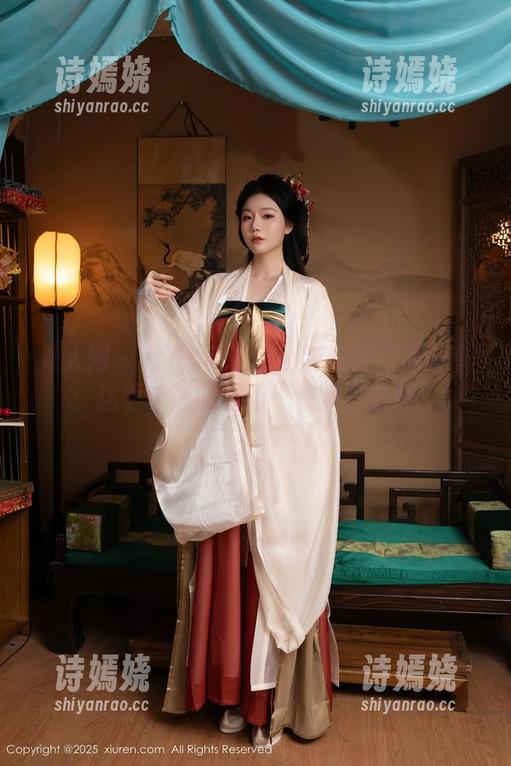 秀人网 - 果儿Victoria的美脚作品分享：这季节最好看的“脚步”时尚！
