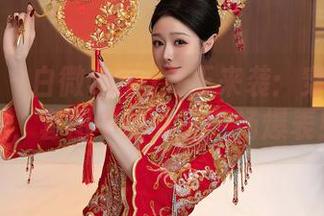 秀人网 – 白微Sera女王来袭：穿越无圣光，套图中的女王气场爆表！