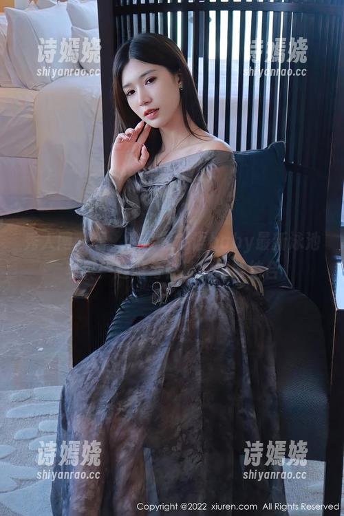 秀人网 - 看，这就是私语baby最新泳池写真：趣味与性感的绝妙结合
