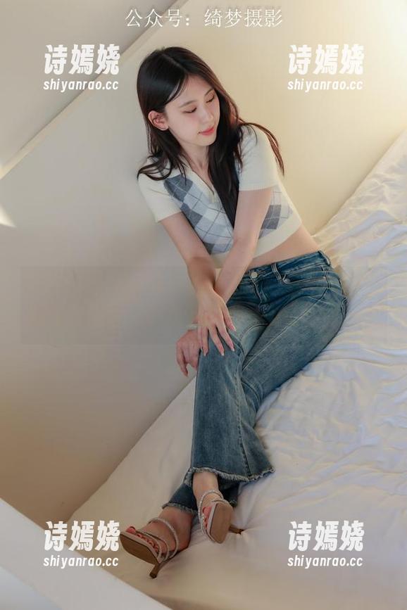 绮梦摄影 - 子涵与她的浴缸：幽默与内涵的完美结合，免费下载，享受放松时光。