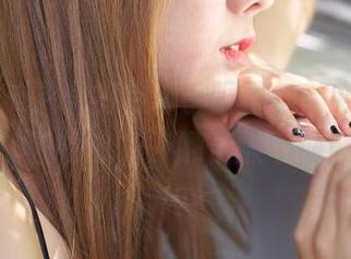 蜜桃社 – 下载初月水手服图包，感受初月的独特魅力，顺便顺个便！
