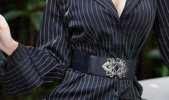 语画界 – 纯情制服or随性旅拍？芝芝Booty在济州岛最新写真！