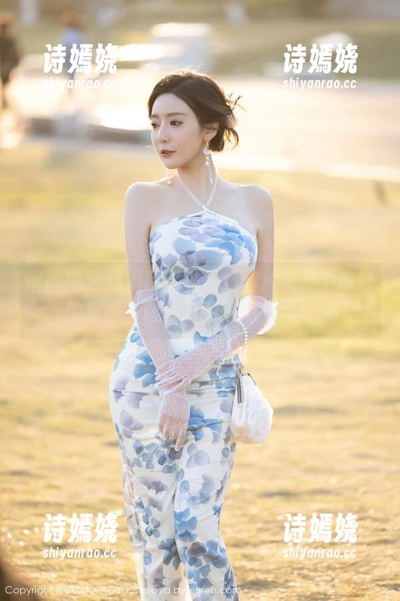 语画界 - 雅雯制服私拍：图片真是个奇妙的东西，让我忘掉了所有烦恼。