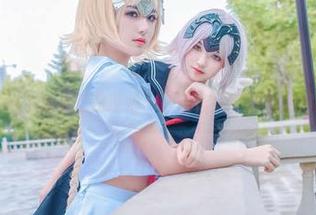 网盘深处的这个泡泡就是逊啦：吾王作品，真心觉得睁不开眼！