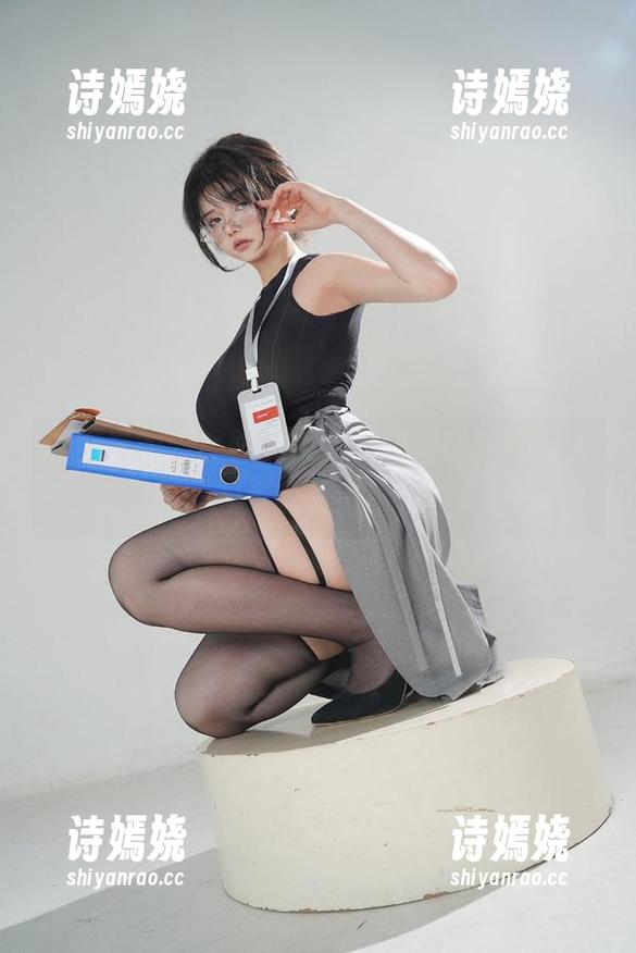 美图里的阿寨寨兔女郎，瞬间让我怀疑人生的美感！