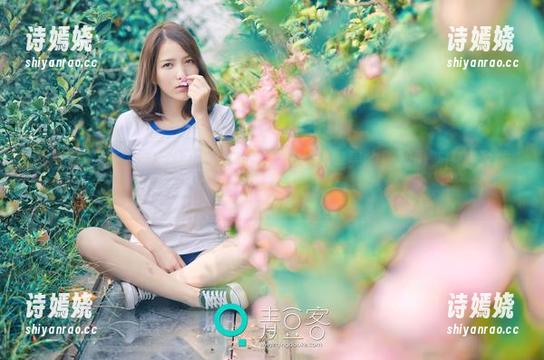 青豆客 - 施忆佳Kitty酱的美脚秀：在哪里买的脚，最新图库送你上天！