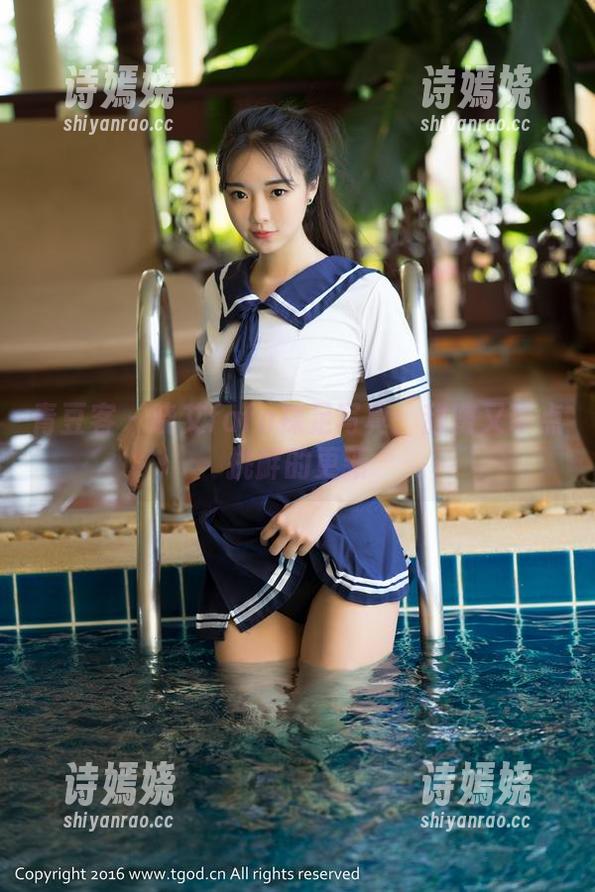 青豆客 - 晓艾fafa裸足写真：甜蜜又带点挑衅的更新