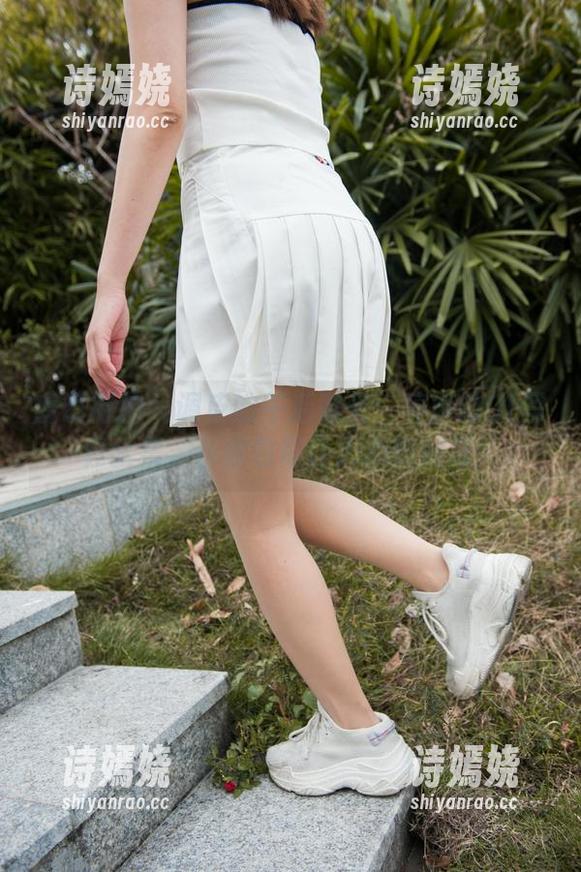 魔镜街拍 - 调皮的午后时光：婷婷的OL写真全集，灰裙包臀让人心跳加速！